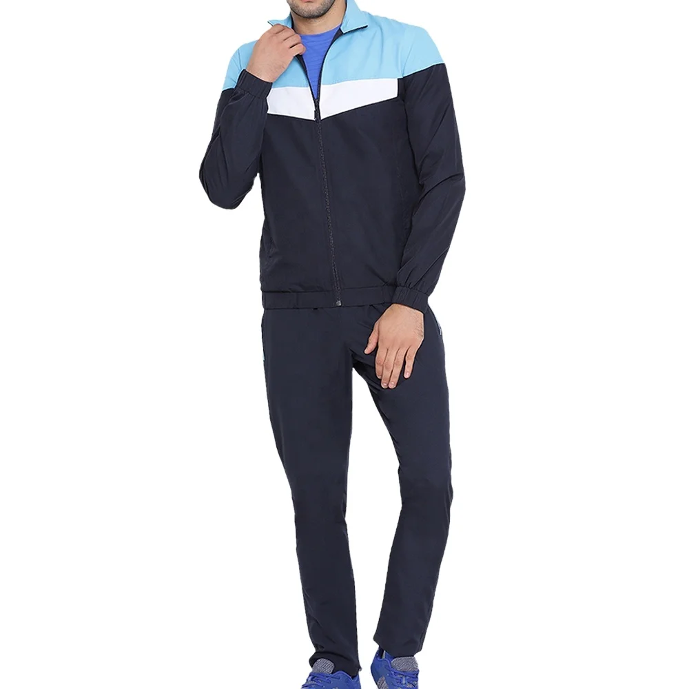 Мужской спортивный костюм