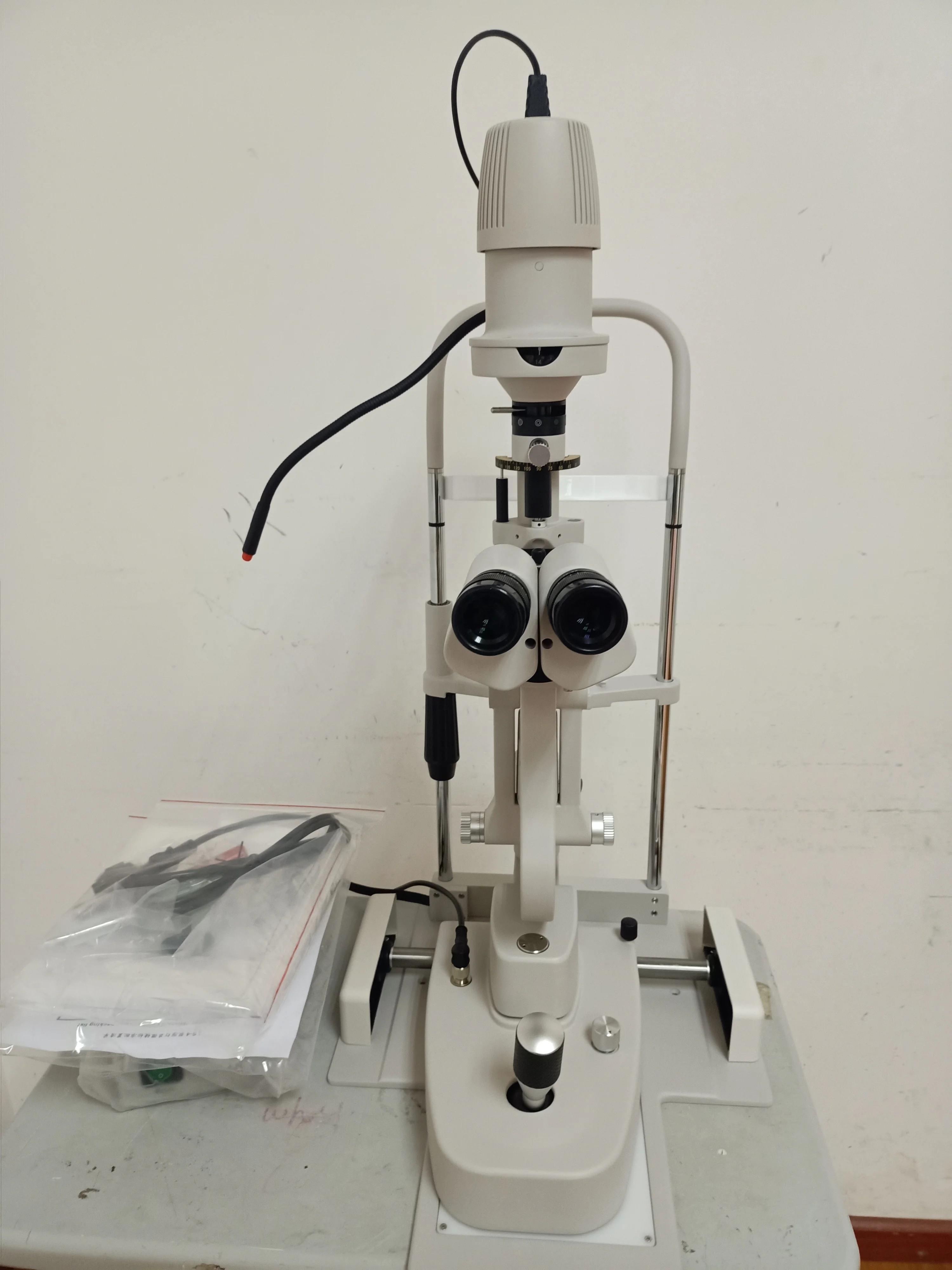 Hot Sale Hospital  Approved  Ophthalmic Equipment LED Slit Lamp LS-4 eye test microscope