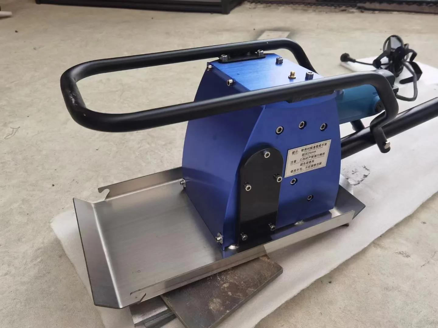 High Cleaning Efficiency Laser Slag Removal C2300 Fiber Laser Cutting Machine Tool Handheld Slat Cleaner and Slag Remover