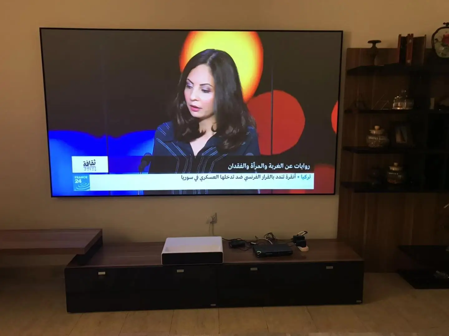 TELON Amazon Hot Sale 120inch 150 inch ALR UST Ambient Light Rejecting Projector Screen with High Quality