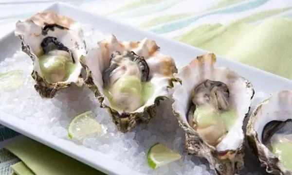 24 Months Shell Life Good Quality 70/90/pcs/KGM Frozen Style Bivalves Fresh oyster origin from Vietnam