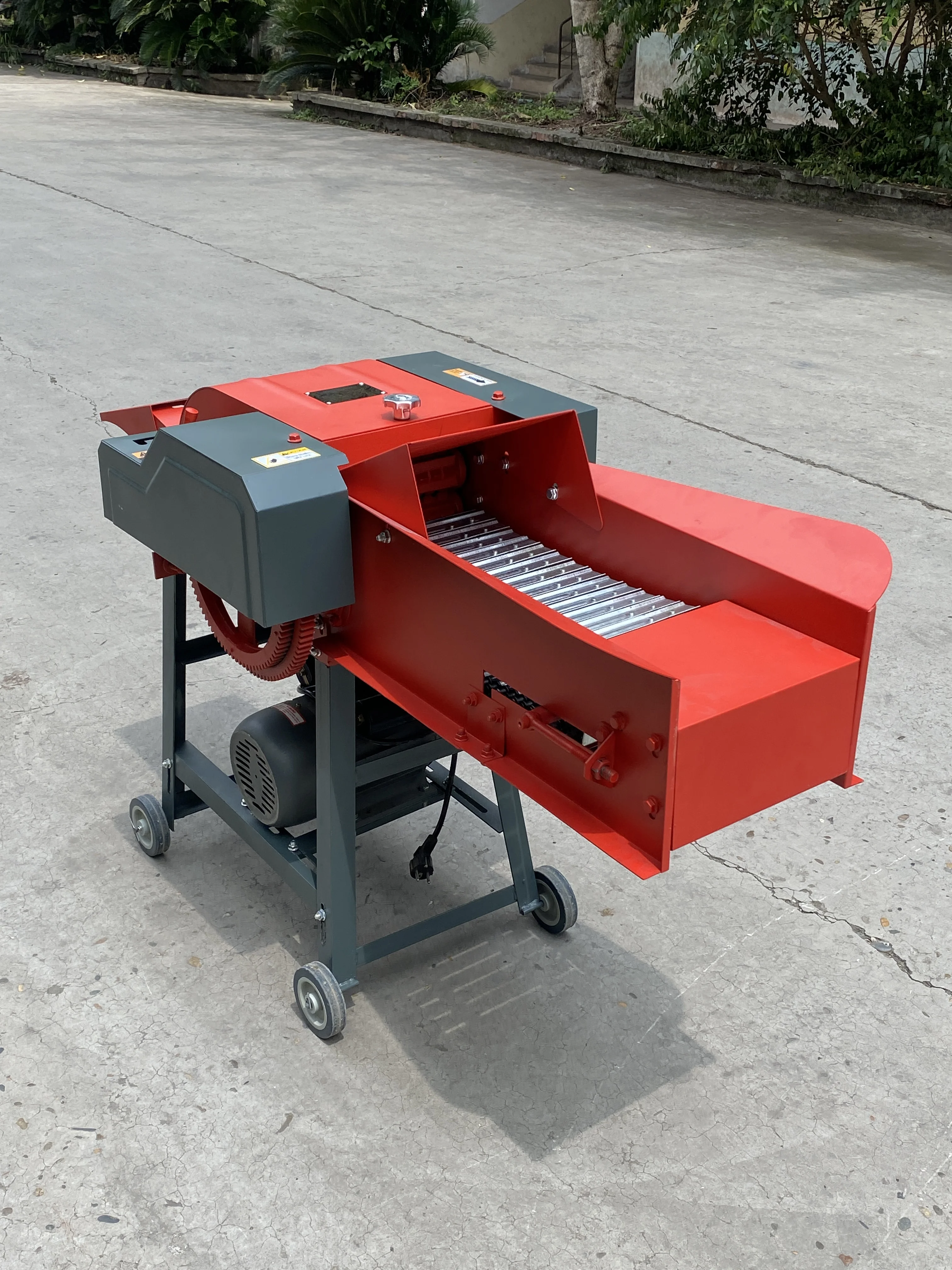 Top sale 1500kg/hour hay forage chopper small chaff cutter machine with electric motor grass chaff cutter machine animal feed