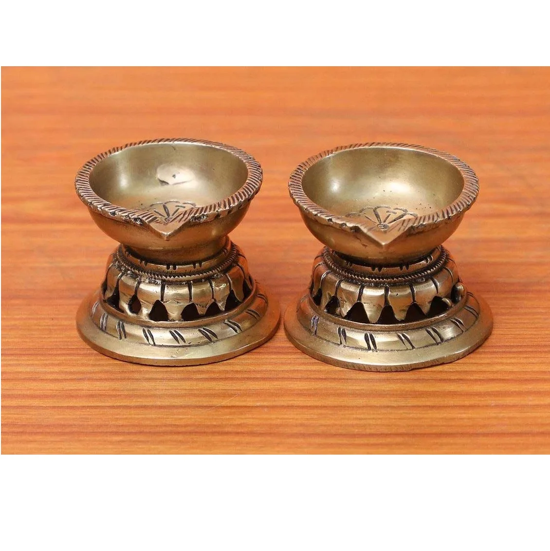 New best designing brass lotus Diwali Diya oil lamp home and office interior decoration Diwali decor housewarming wedding gift