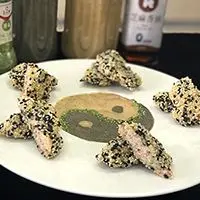
100G HALAL Certified Garlic Flavored Roasted Sesame Seeds for retail supermarket and Ramen Noodle sushi Tooping OEM available 
