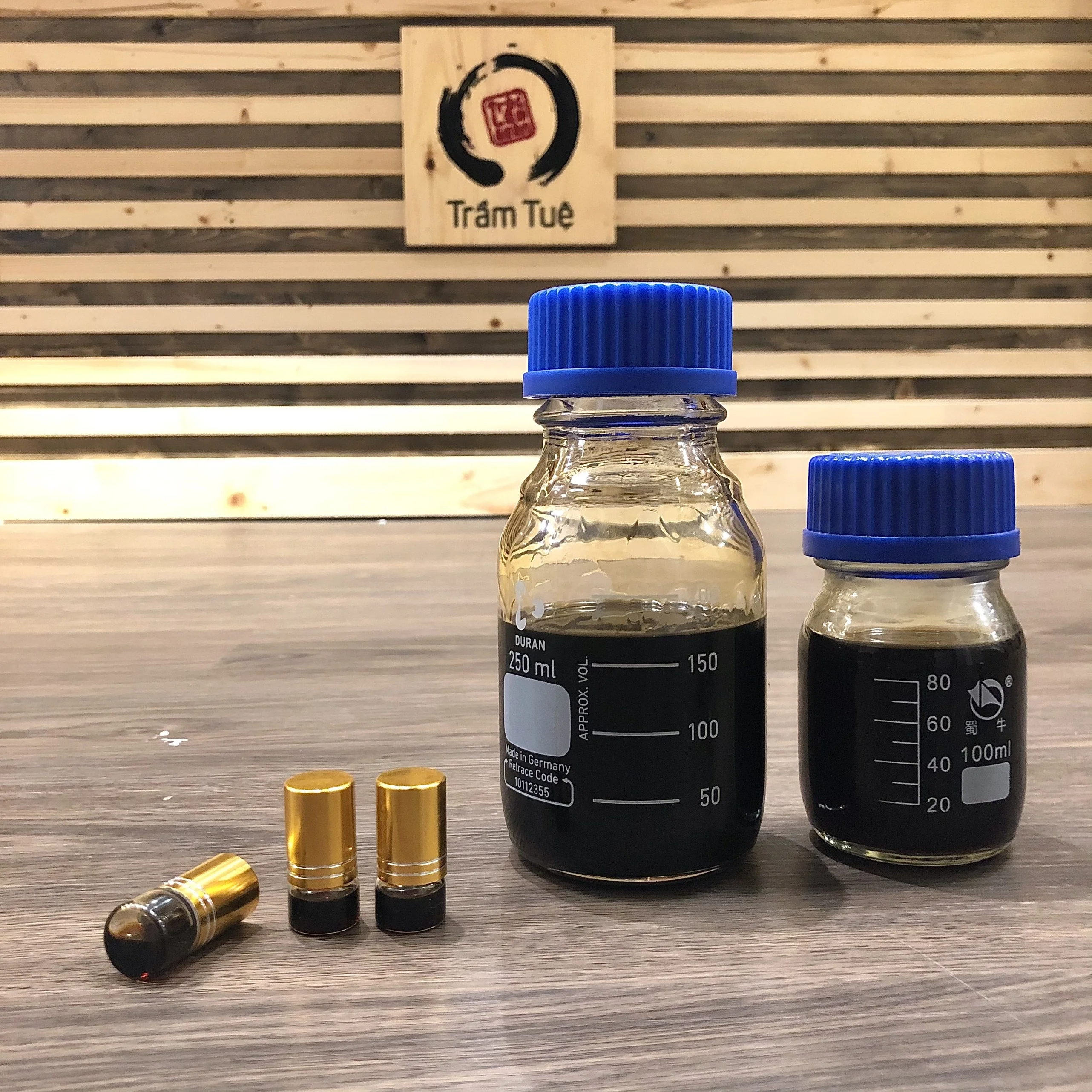 Vietnam Agarwood Oud Essential Oil low price high quality extracted from organic Oudh raw material