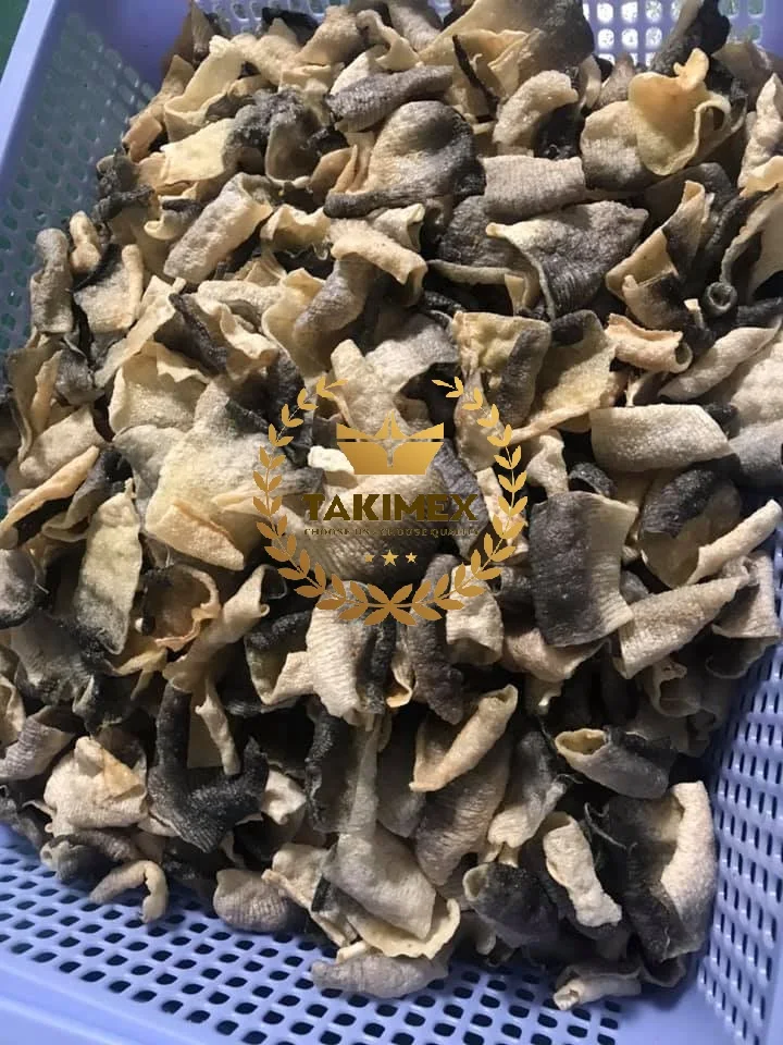 VIET NAM SALTED CRISPY FRIED SNACKS FISH DRIED SALMON SKIN WITH EGG YOLK FISH SKIN SNACK FROM TAKIMEX FACTORY