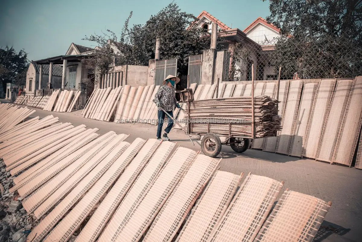 Vietnamese seaweed flavor Asian specialty spicy snacks No preservatives Rice paper With Shelf life 12 months From Vietnam