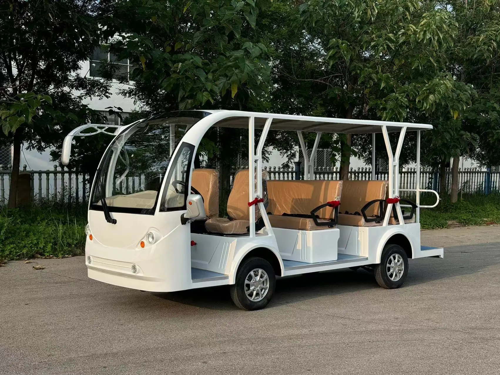 8 Seaters Sightseeing Bus Wholesale 72V Adults 4-wheel Electric Tourist Sightseeing Car