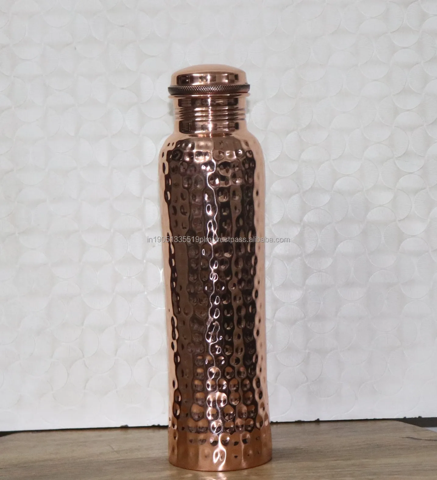 100% Pure Copper Handicraft Hammered Water Bottle with Cheap price Insulated 900ML Polished Best Seller Yoga Bottle by India