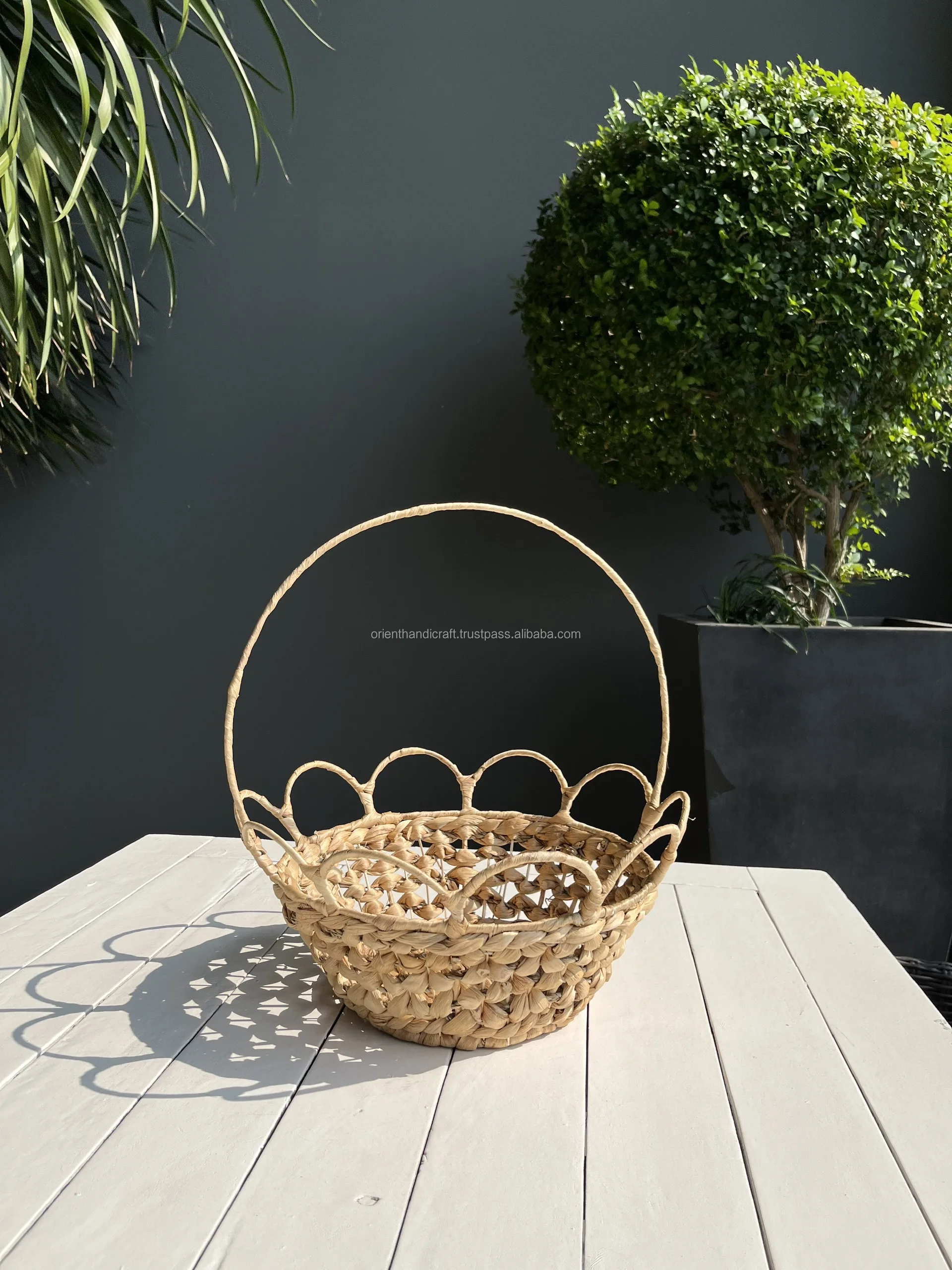 The Best Choice DEVON Natural Water Hyacinth Flower and Fruit Basket with Handle For Picnic
