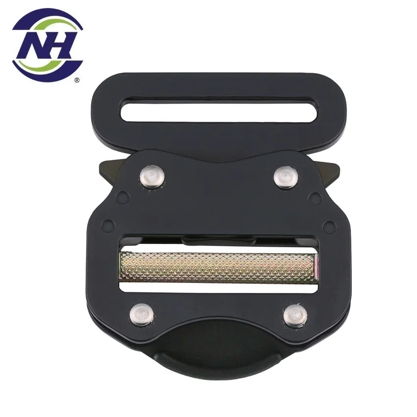Hot steel harness magnetic quick release buckle