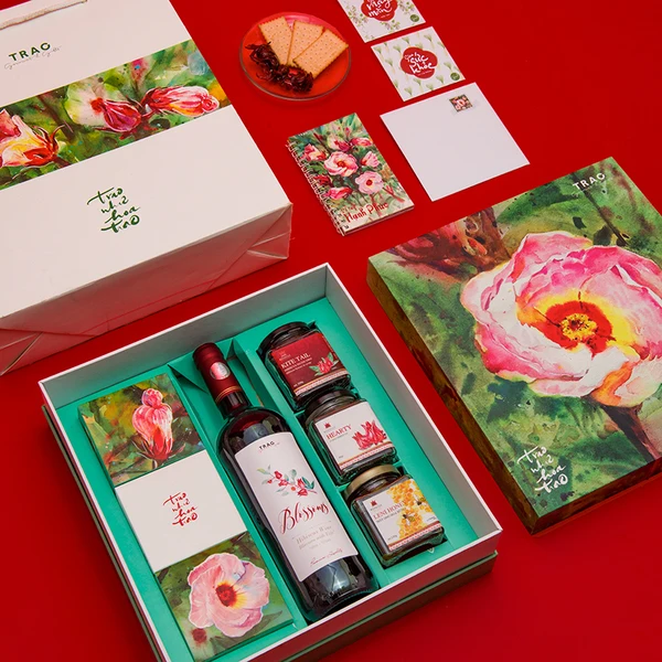 Custom Supplier Luxury 2024 Happy New Year Gift Paper Box Set Red Envelope Desk Calendar Lid And Bottom Gift Box Set