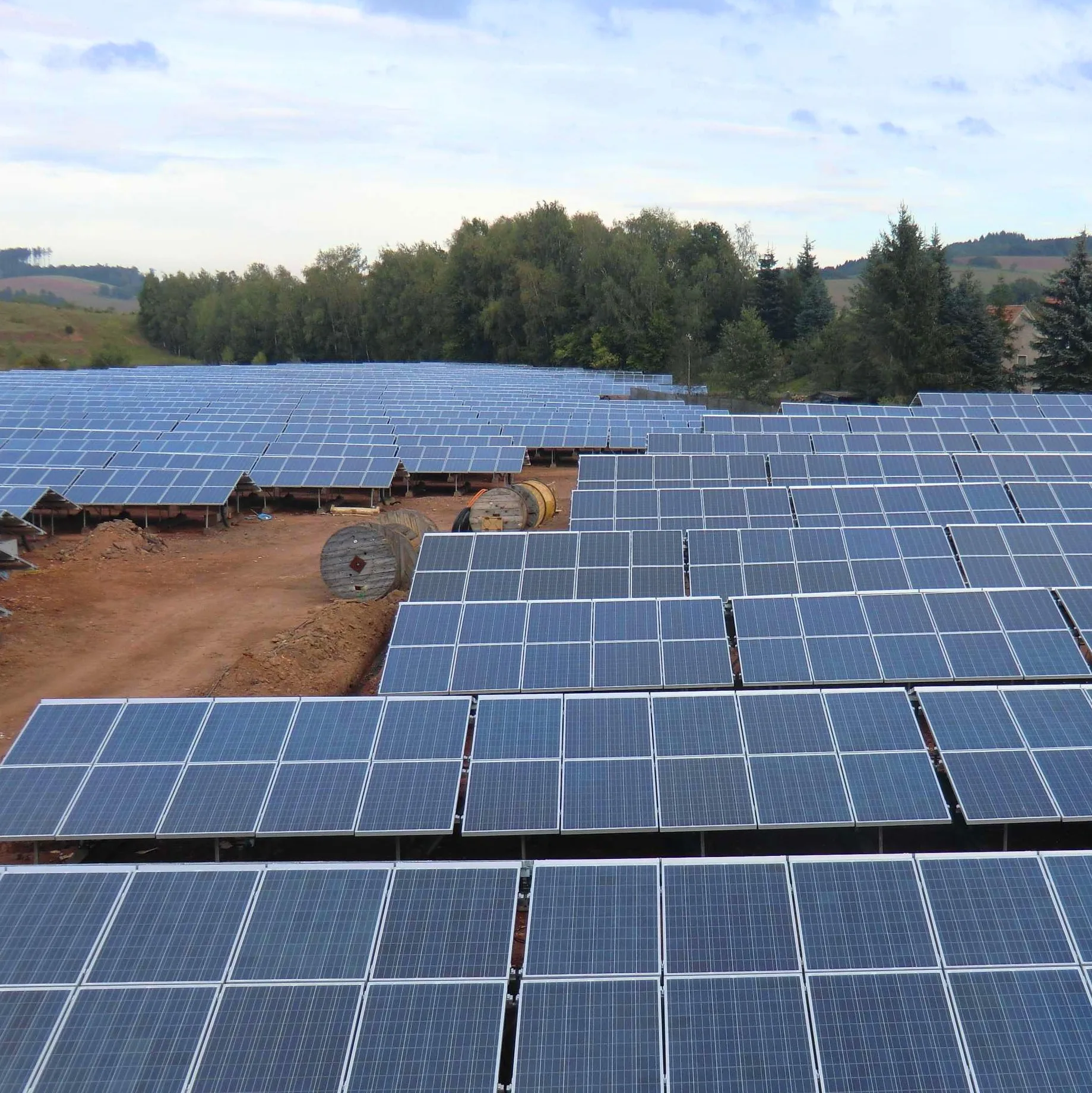 Flat Grounded Commercial industrial EPC solar power station project 100kw 500kw 1.5MW 3MW 3 phase on grid solar power system