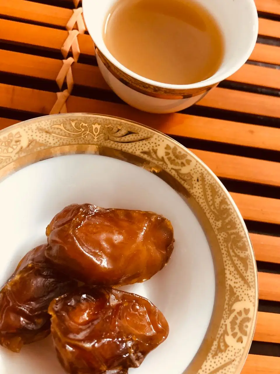 Khalas Dates precio fresco, sabroso y barato 500 gramos Available customized logo and label from Saudi Arabia