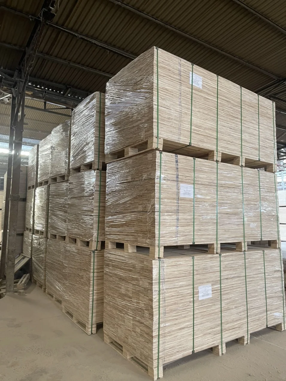 VietNam LVL plywood Laminated venneer lumber wooden pallet materials supplier high quality cheap price