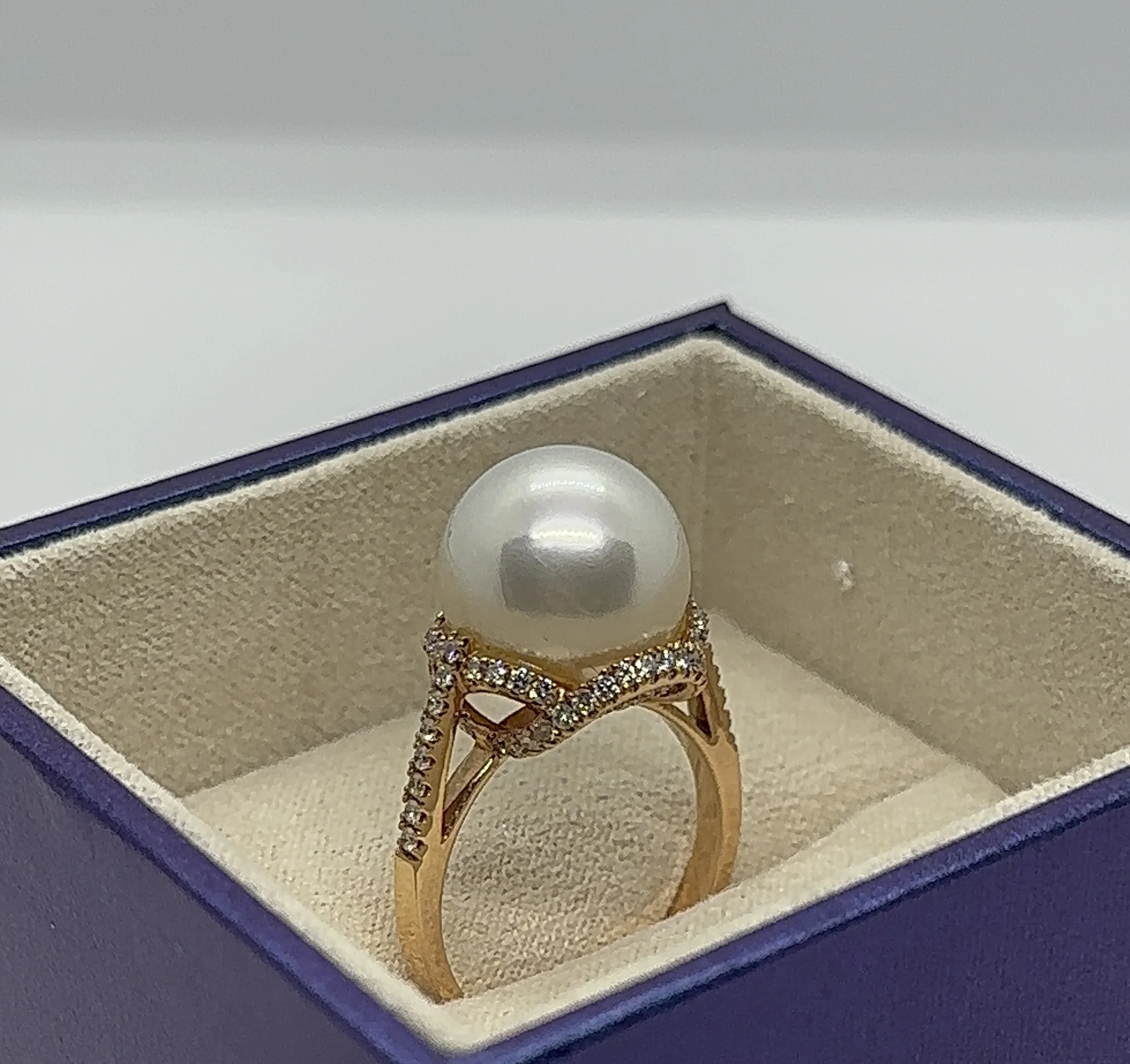 18K real gold Stylish lines diamond and pearl ring