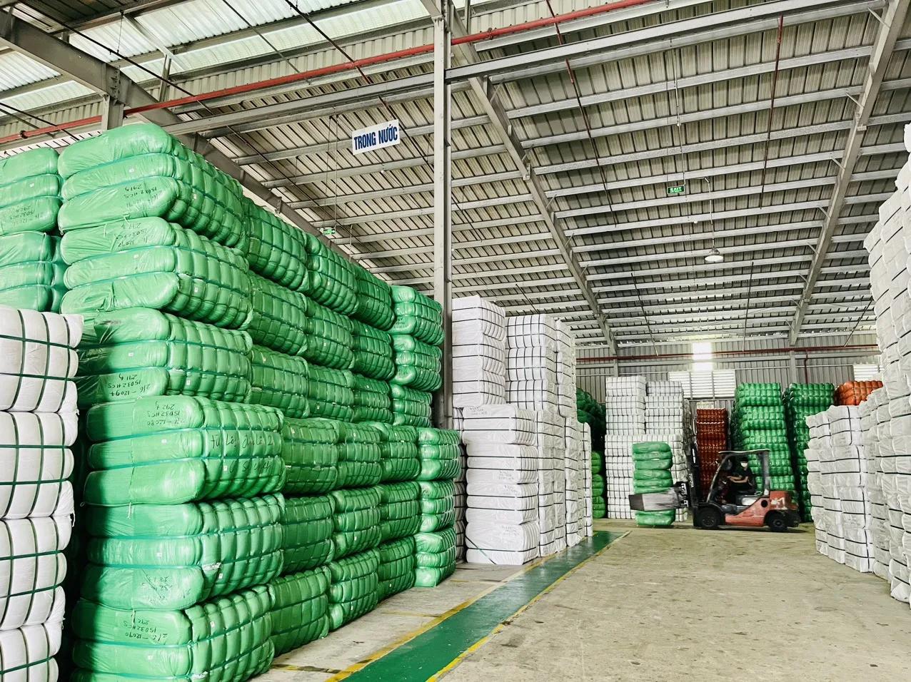 Cheap price for good color fiber Recycled PSF 15D*51/64 HCS & HS Green fiber for sofa Pillow quilt toys stuffing covered by GRS