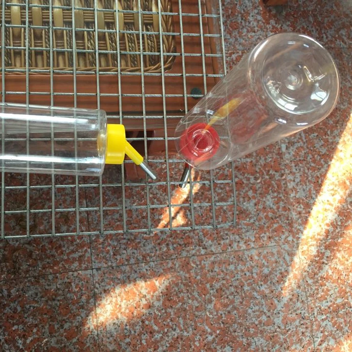 Пластиковая поилка для птицы 600 мл