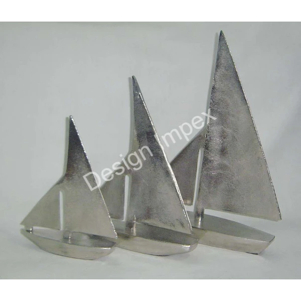 Cast Aluminium Elegant Yacht Models Silver Finished Wholesale nautical Boats Best For Gifting Made In India