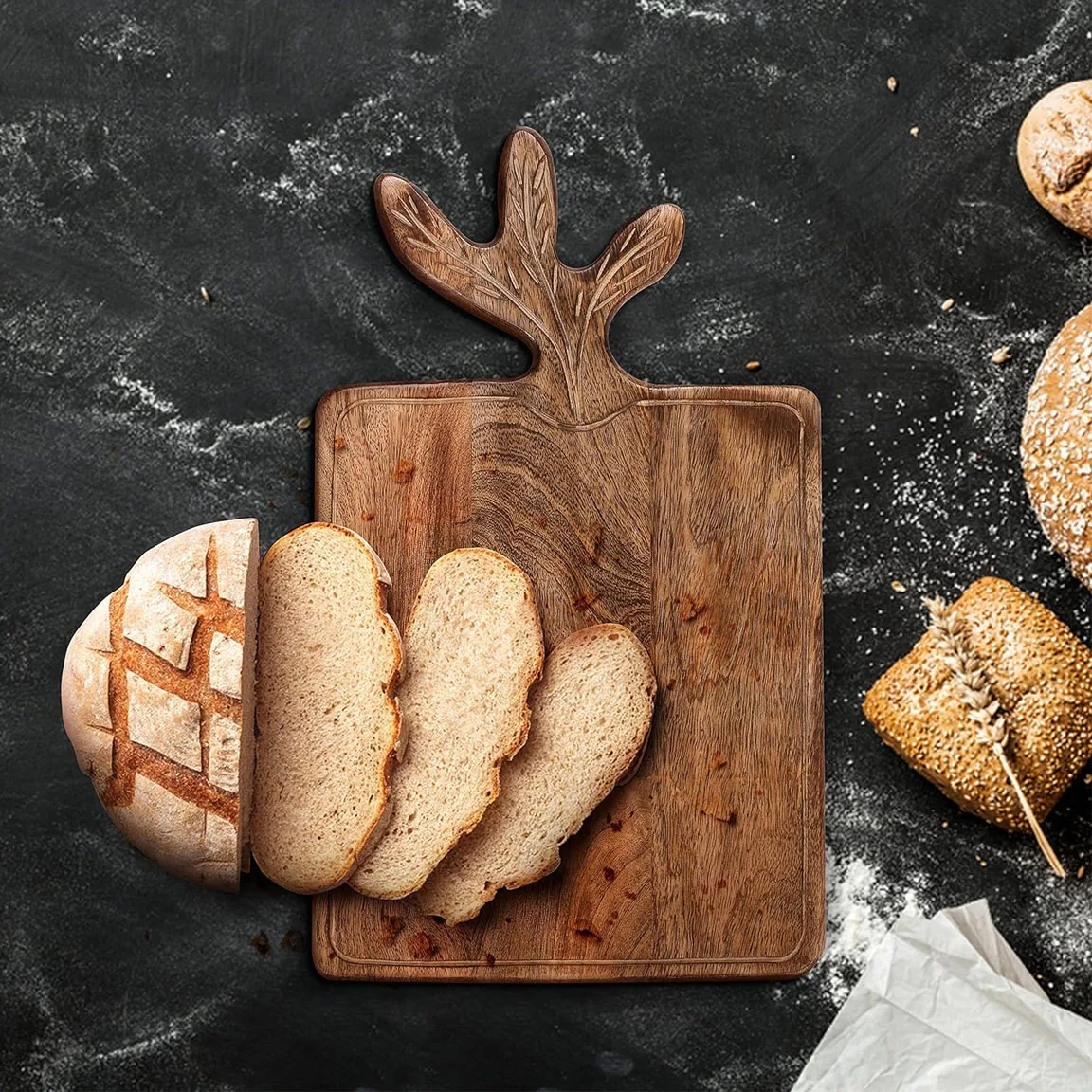 Top Selling Solid Mango Woods Cutting Board with Swamp Deer Horn Shape Handle Wooden Cutting and Serving Board at Factory Price