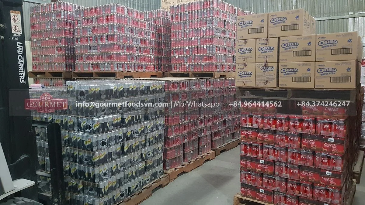 Энергетический напиток с клубникой 320 мл банки безалкогольные напитки основной ингредиент женьшень сладкий вкус объемная упаковка сертифицированная халяль