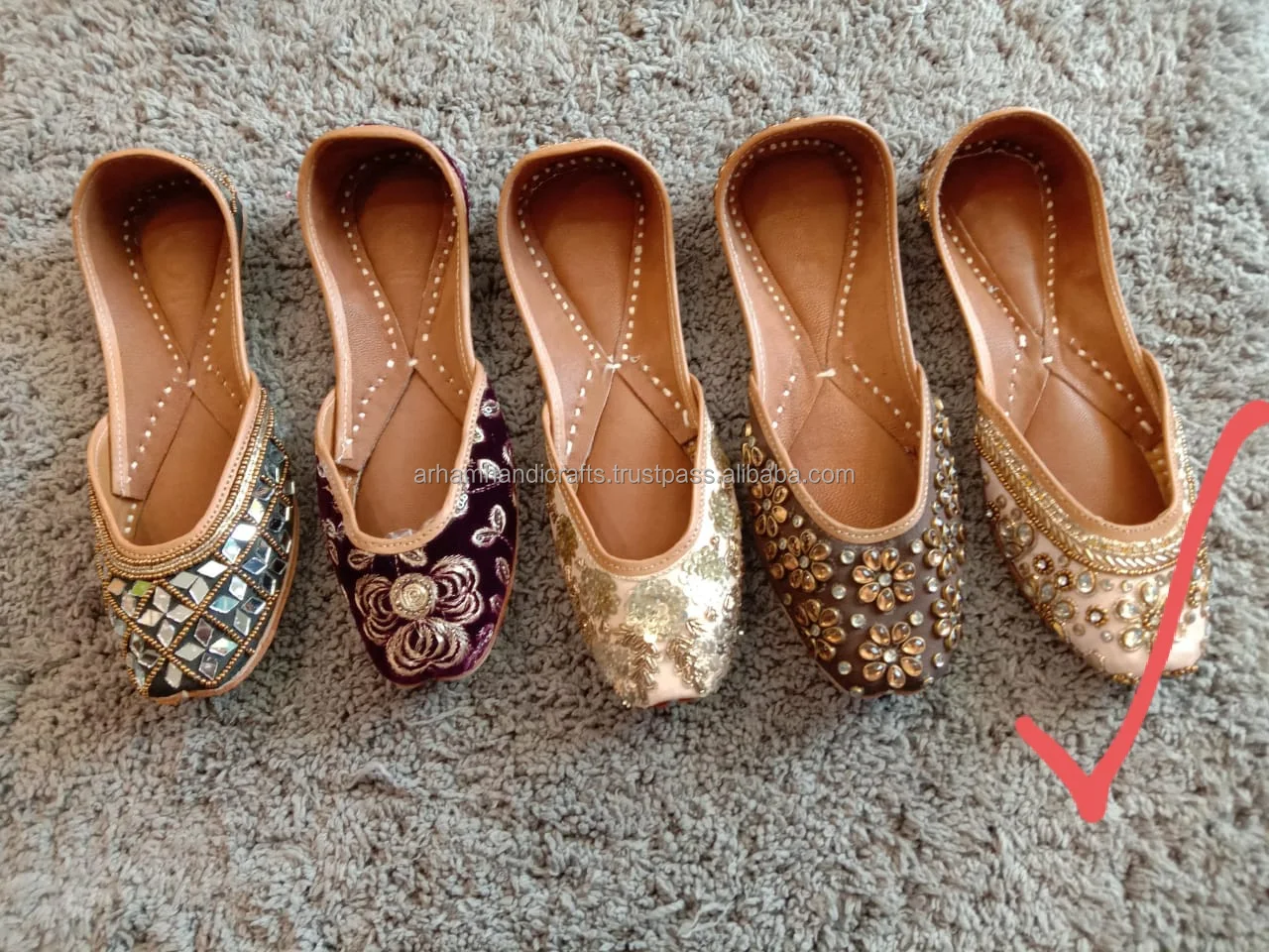 Designer Trendy Embroidery Juttis Luxury Indian Punjabi Flat Shoes Breathable Anti-Slip Features Strap Jelly Stylish Insole