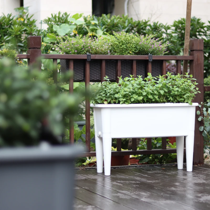 Durable Hot Sale Modern Plastic Flower Pot Low Self-Watering Vegetable Planting Box with Legs Lid for Garden Courtyard Outdoor