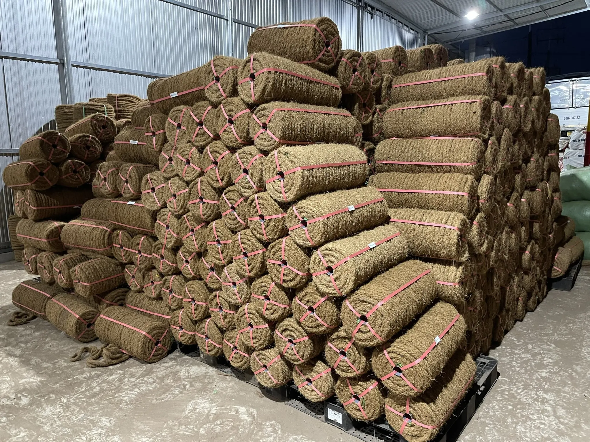 Hot Sales 2024 ECO Friendly export Coconut Coco coir rope 100% natural with customized thickness from Vietnam factory