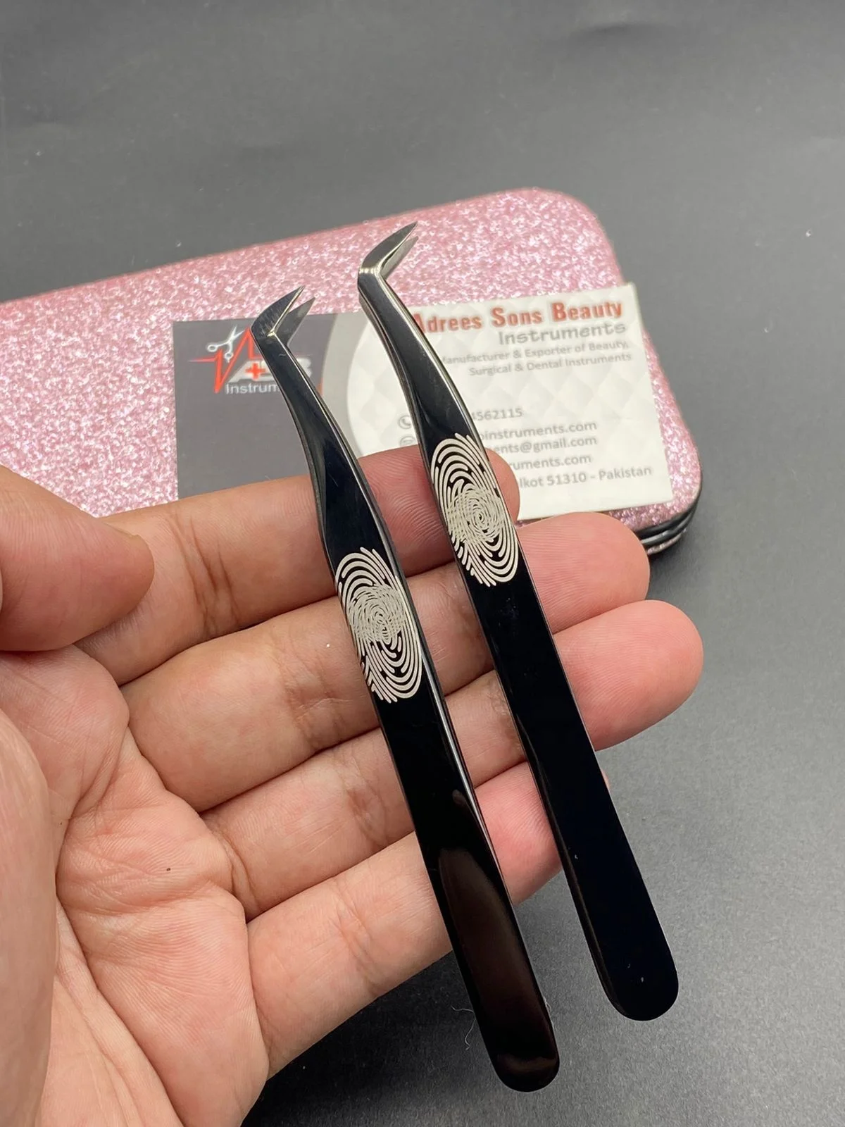 Wholesale 90 Degree Mega Volume Eyelash Extension Tweezers Black Plasma Stainless Steel L Tweezer with Pointed Tip Fiber Low MOQ