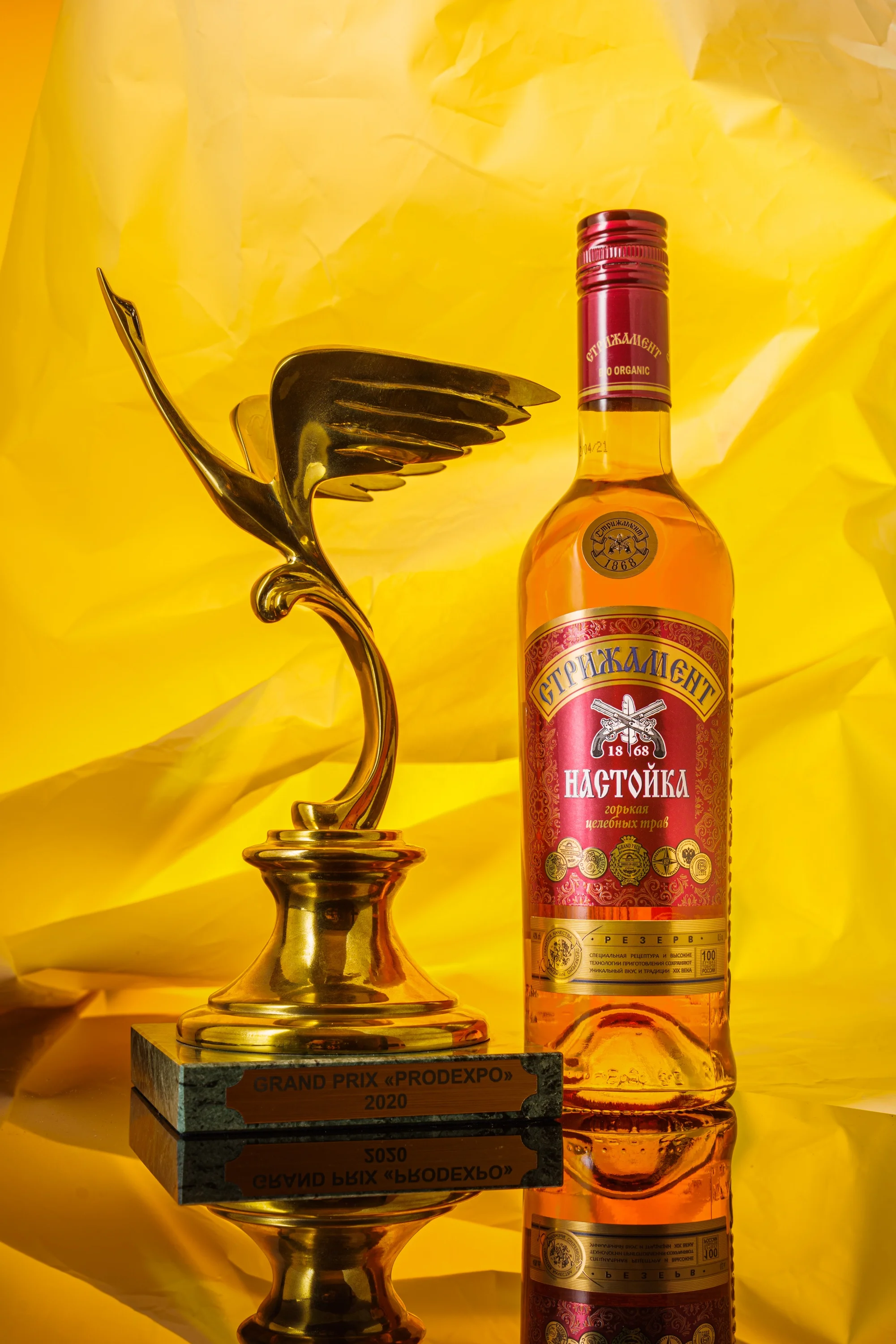 Настойка Strizhament 0 5L. 40% alc.vol.