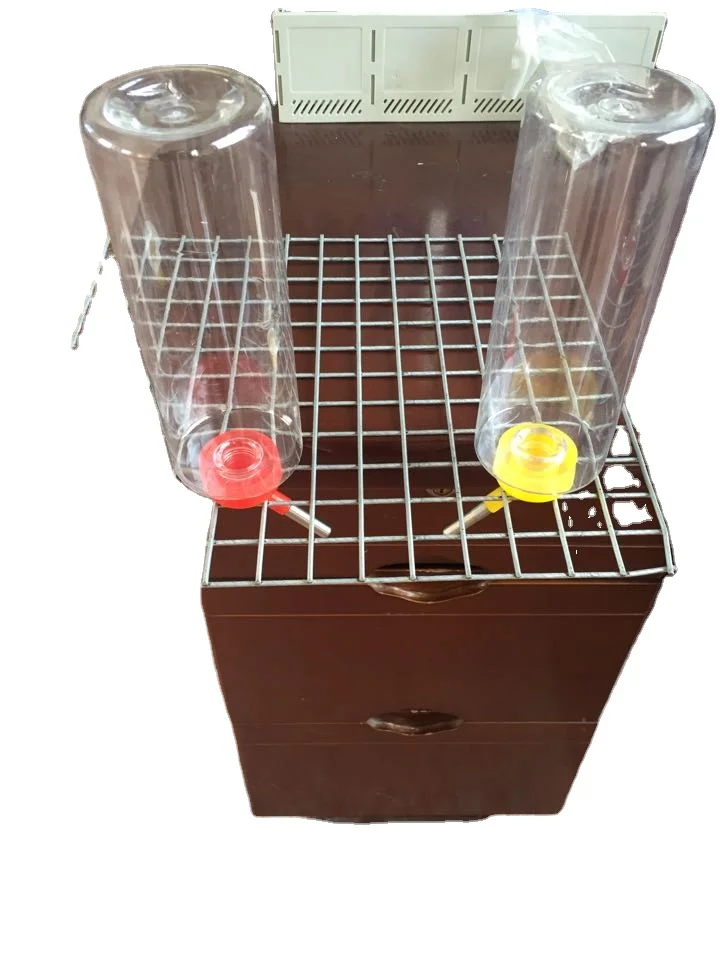 Пластиковая поилка для птицы 600 мл