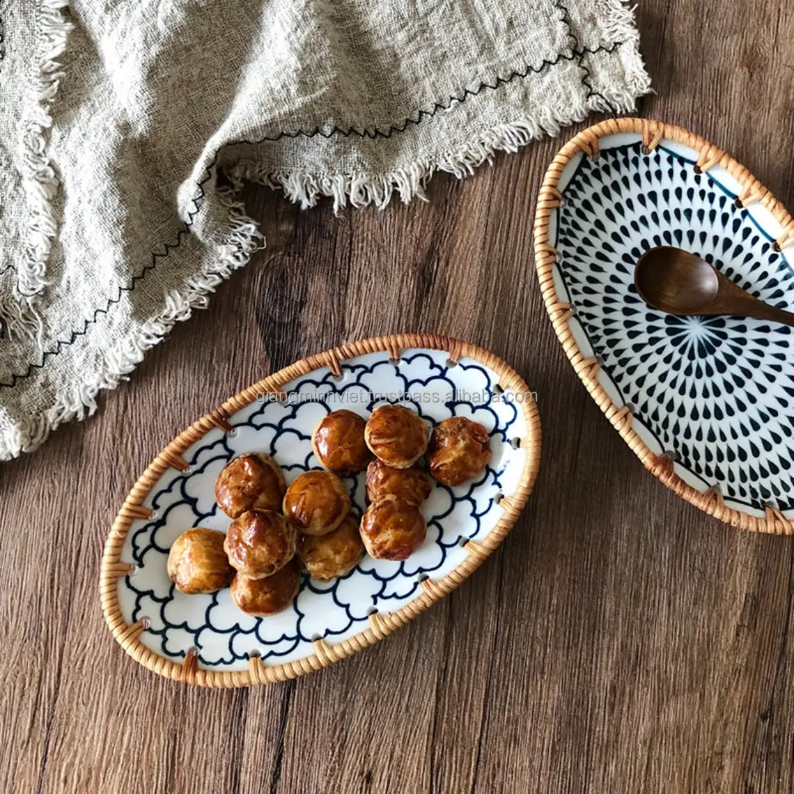 Hot Selling 2022 Rattan Dessert Fruit Plates and Dishes with Ceramic Customized Pattern Made in Vietnam