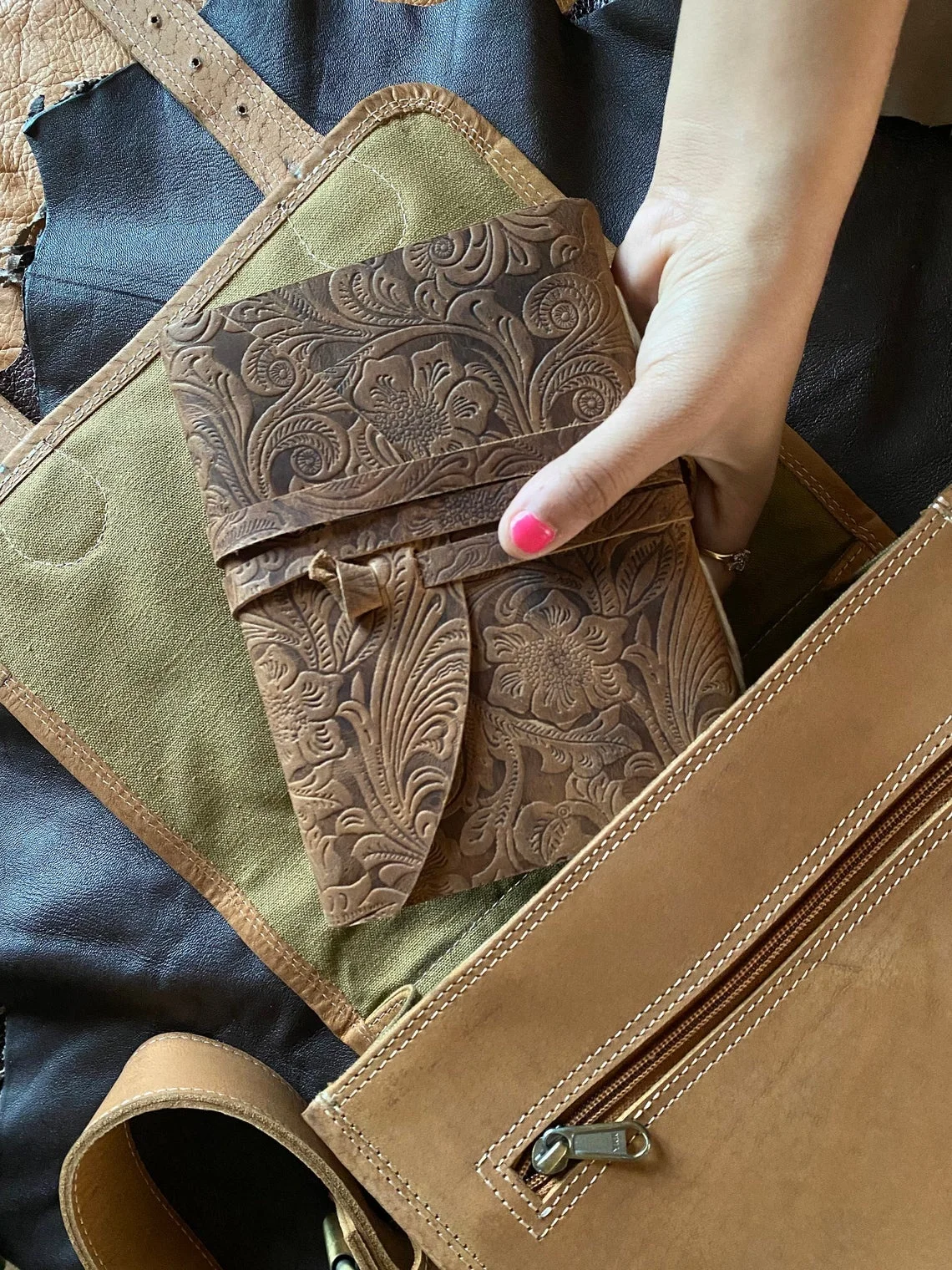 Leather Floral Embossed Journal Notebook, Best Gift for Men & Women Luxury Leather Note Books With Wood-free Cotton Rug Paper