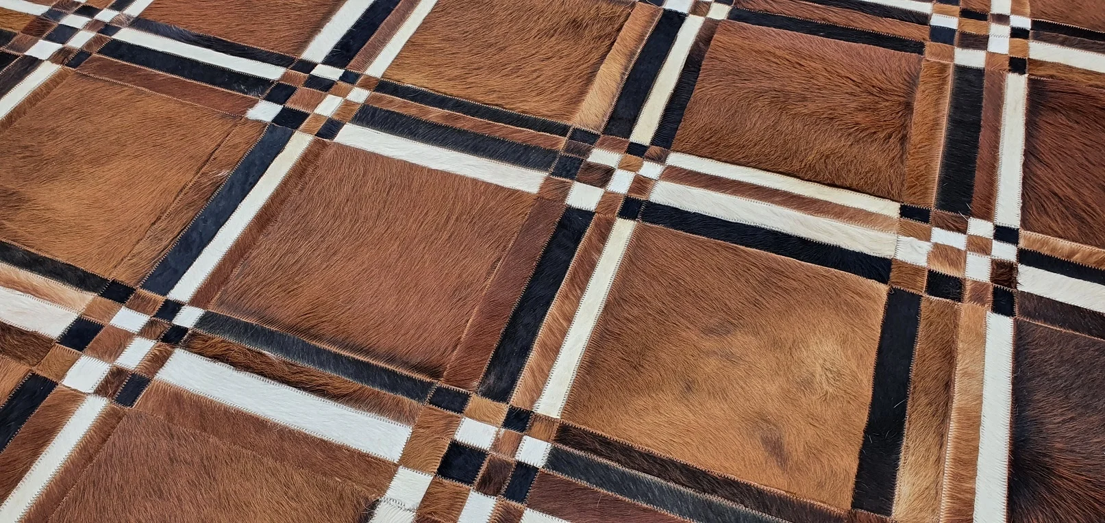Natural Tricolor Cowhide Real Fur Genuine Cow Leather Carpet And Rugs Hair-on Handmade Patchwork Leather cowhide Area Carpets
