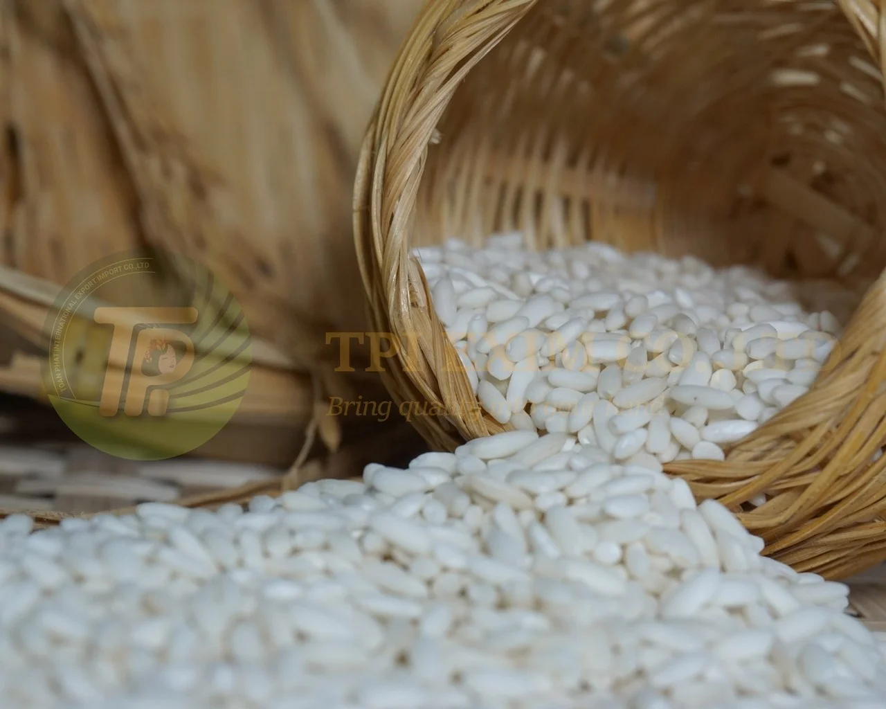 Натуральный клейкий средний рис высшего сорта по низким ценам от вьетнамских экспортеров, лучшее качество, оптовые поставщики