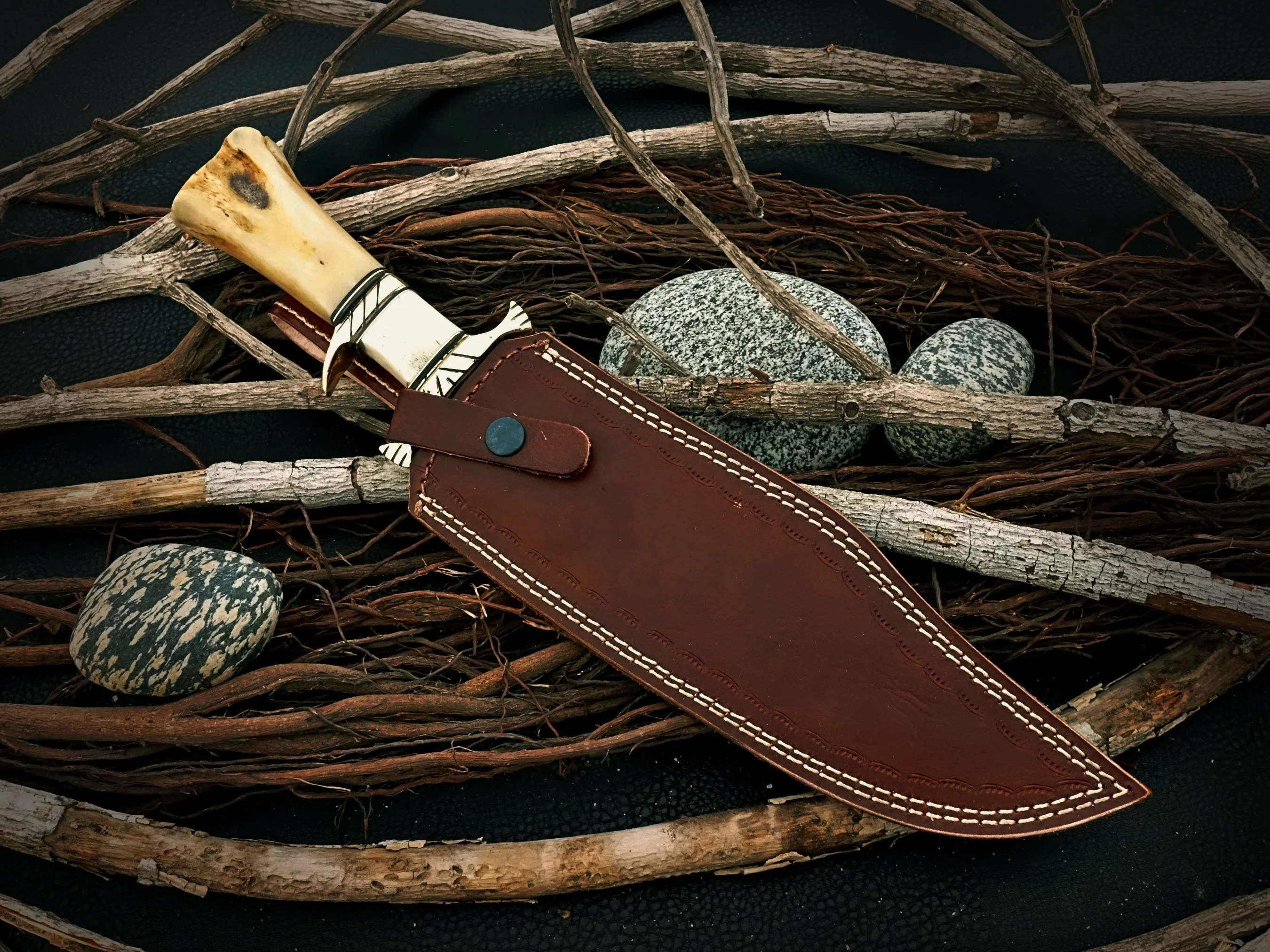 Красивый зеркальный полированный нож из нержавеющей стали с фиксированным лезвием охотничий Боуи ремесленный для кемпинга ручкой в виде Верблюжьей Кости (UK-025)