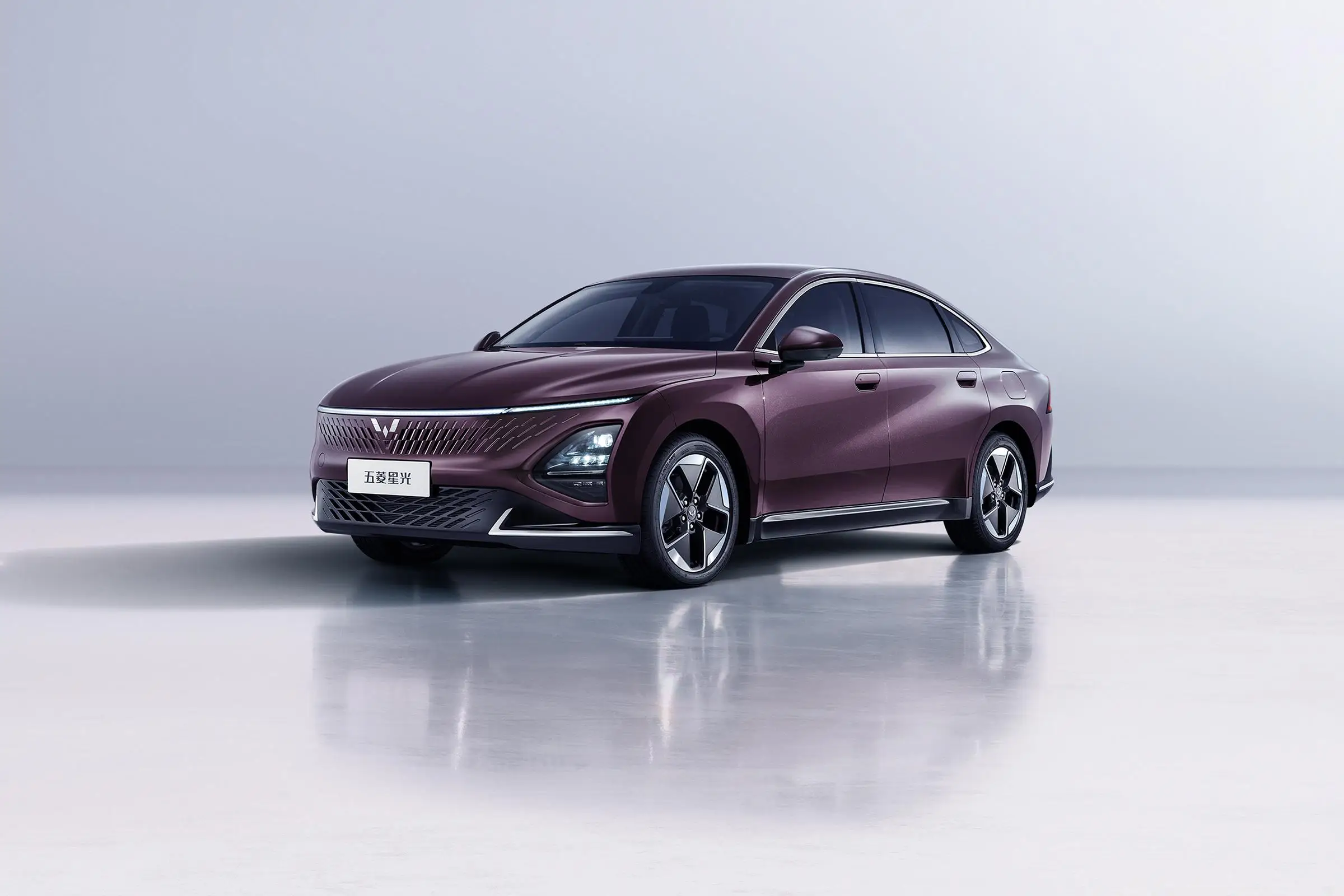 Best Price China Sedan for Export Wuling Xingguang Electric Cars Vehicles Adult Ev Sedan Cheap Vehicle New Energy Car