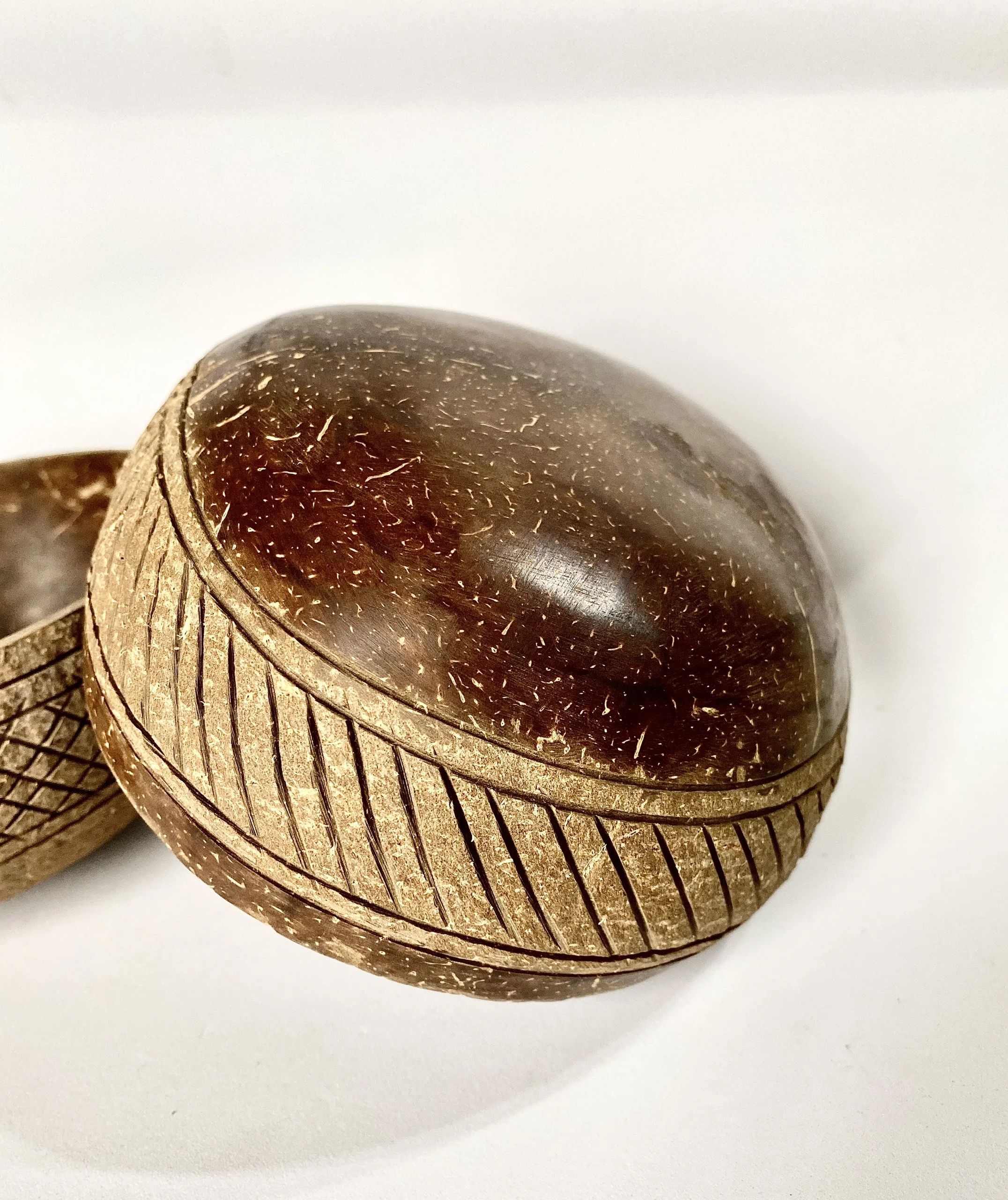 Hot Sale Handmade Carving Boho Coconut Bowl With Geo Pattern