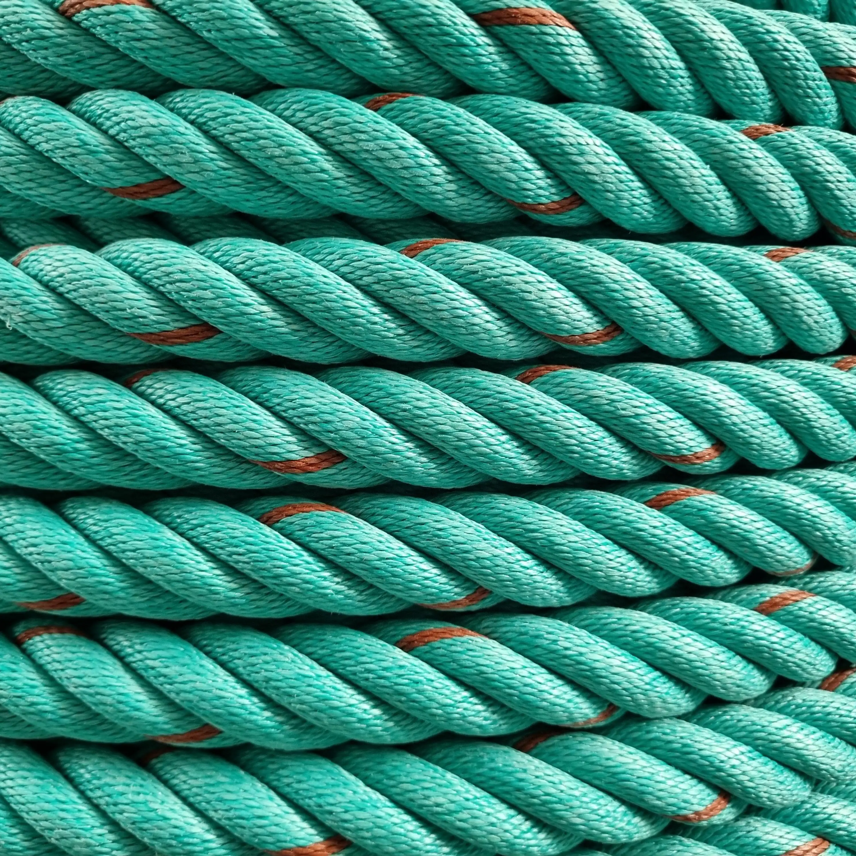 Оптовая продажа во Вьетнаме Лучшая цена 6 мм полипропиленовая веревка Высококачественная витая 4 нити плетеная 10