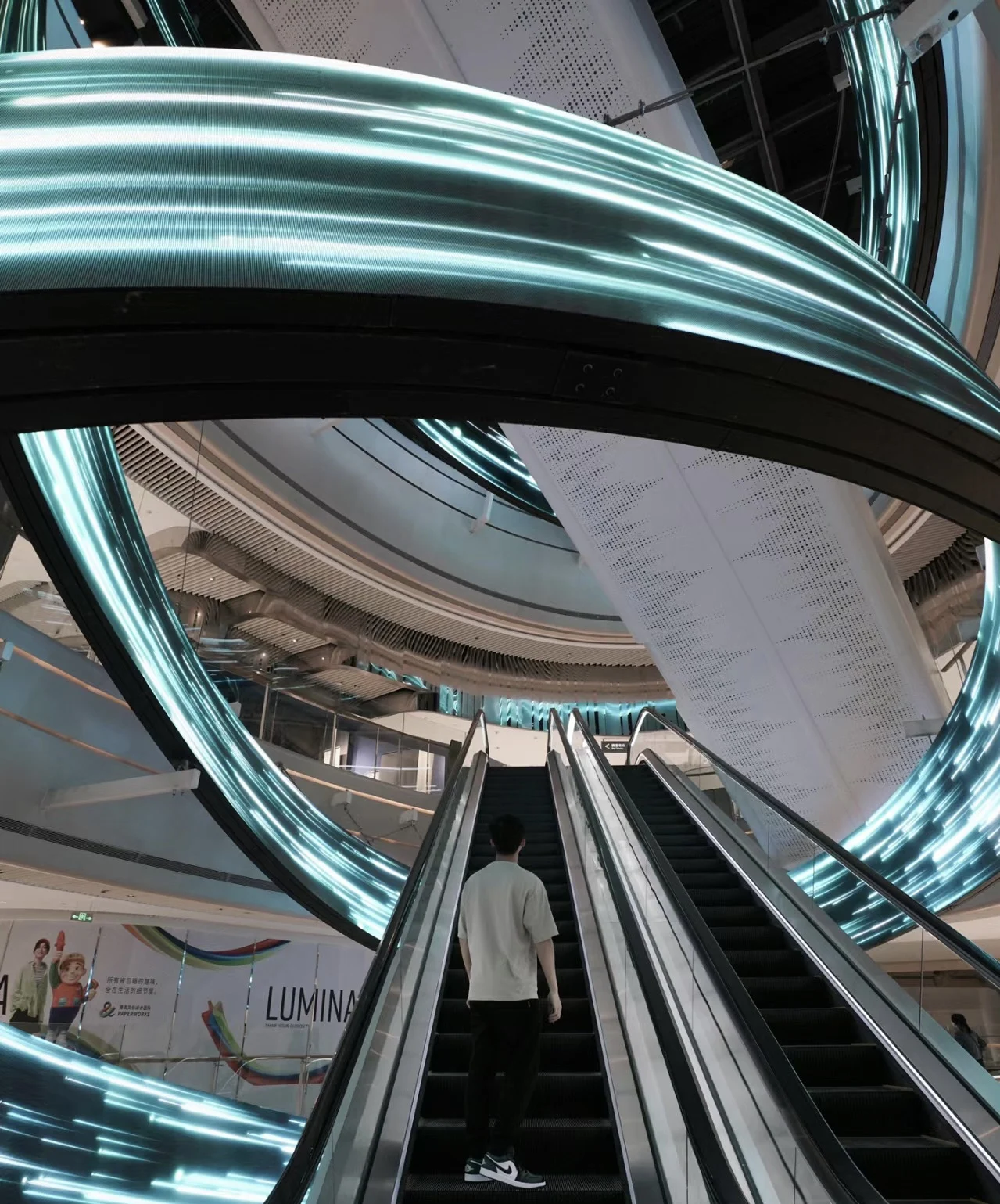 FUJI Elevator Safe and smooth high quality indoor and outdoor escalators