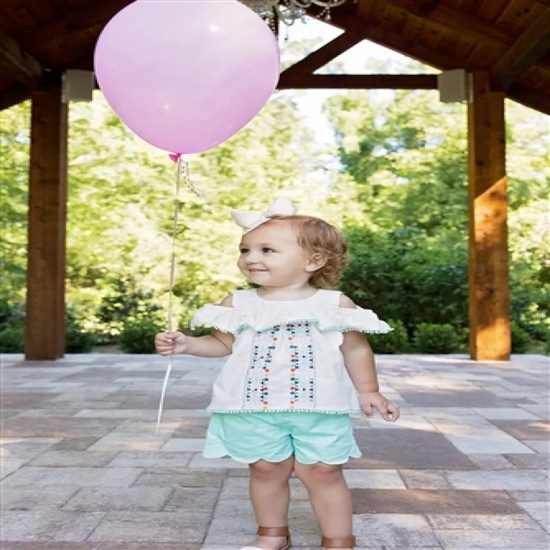  Оптовая продажа Прямая поставка с завода милый белый хлопковый топ вышивкой на плечах для маленьких девочек и бирюзовые контрастные шорты детей