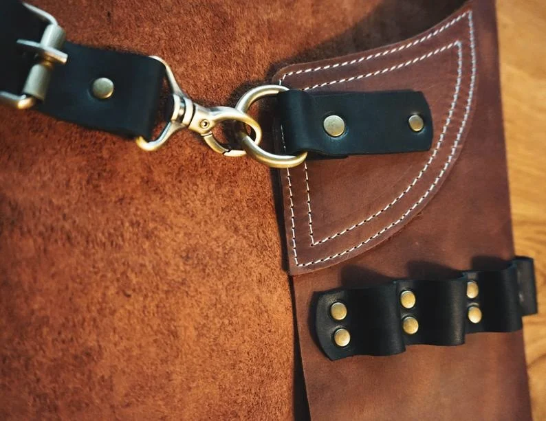  Частная торговая марка кожаный фартук для садоводства нагрудник барбекю Плотницкий работник ручной работы бариста с латунной фурнитурой антикварного цвета