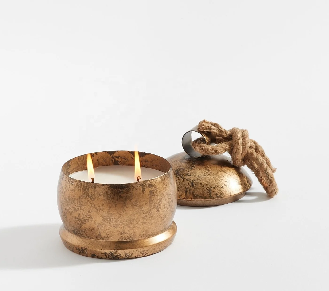 Wholesale Luxury Metal Candle Vessel Top- Curved Bell Shape Bottom Beveled Jar & Lanterns Decorative Tin Candle Holders