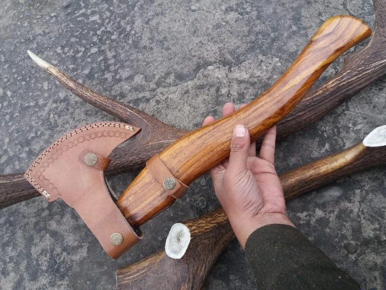 Wholesale Superior Quality Custom Made Damascus Steel Tomahawk Axe Hatchet with Rose Wood Handle Hiking Axe