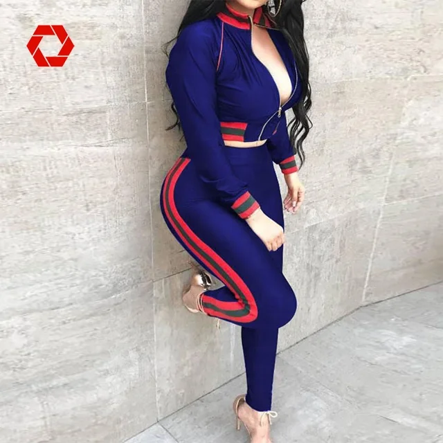  Женский укороченный спортивный костюм на молнии с полосатыми лентами