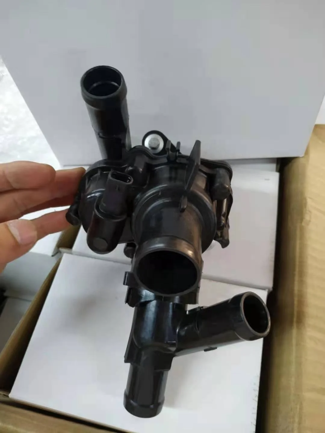 GENUINE OEM THERMOSTAT For Mercedes-Benz A-CLASS B-CLASS CLA 2702000615