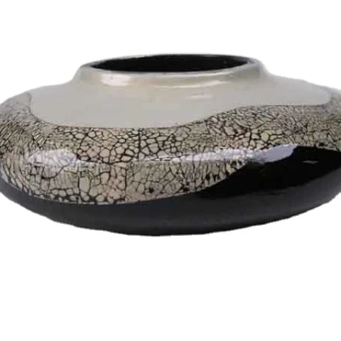 
Lacquer ceramic vase with three-tone colour 