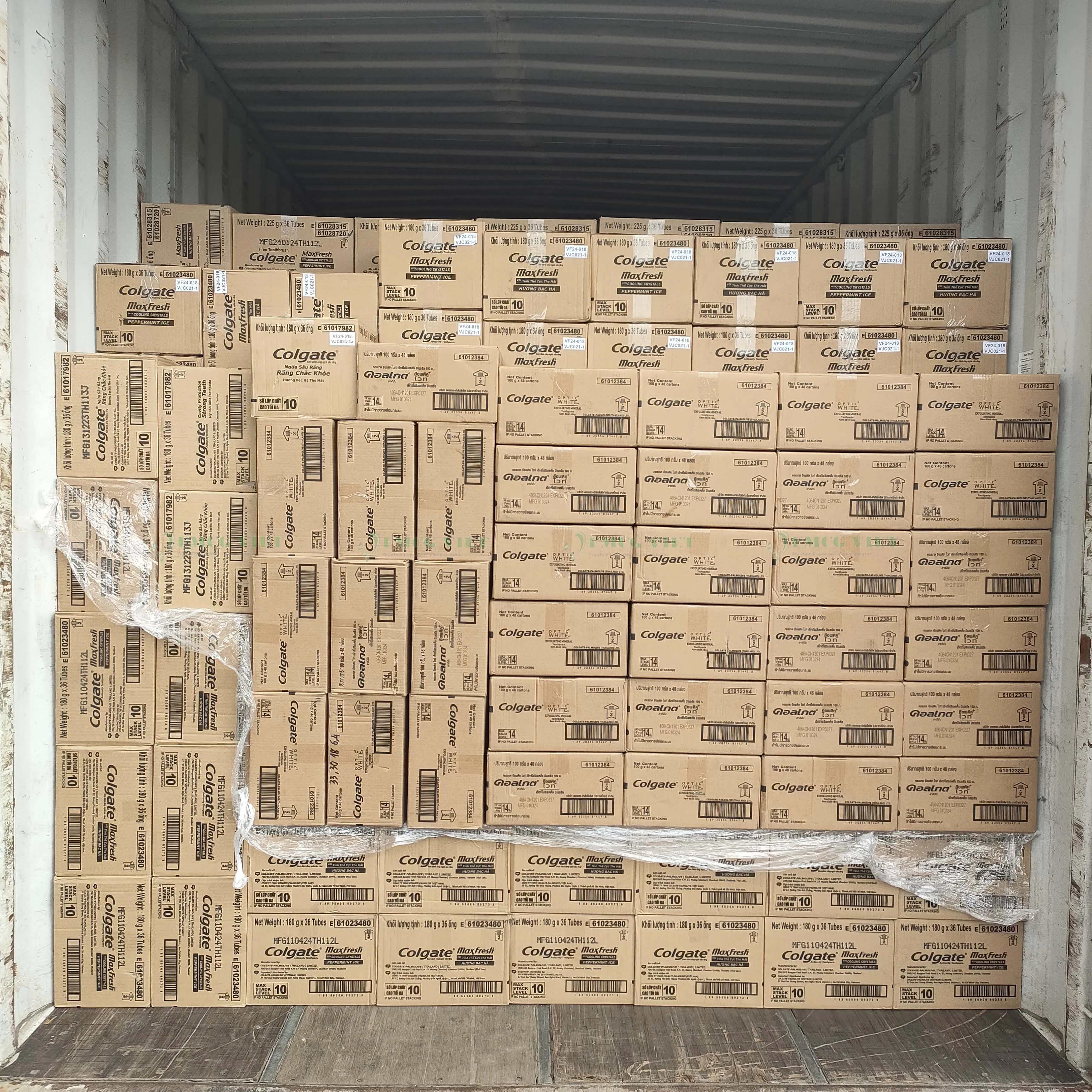 Colgate Toothpaste Maxfresh Icy Peach with Cooling Crystal 225g Free Toothbrush/ Colgate Maxfresh Icy Peach Toothpaste Oral Care