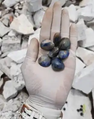 Natural Blue Sapphire Hand  Polished Crystals Tumbled Stone ,  Gravel  Blue Sapphire Gemstone For Home Decoration