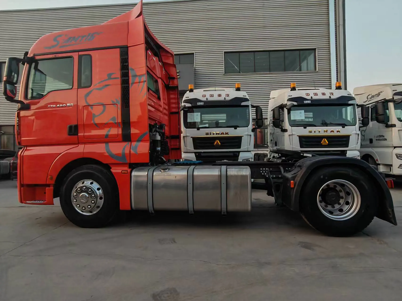 SINOTRUCK официально Сертифицированный Подержанный или новый Sinotruck Sitrak 4X2 трактор C7H C9H грузовик для продажи